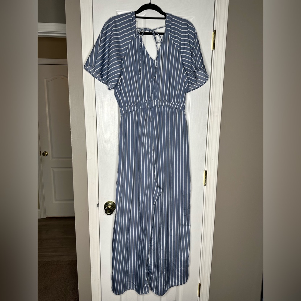 Indulge In Style Woman's Jumpersuit Size 2X
Lightweight Stripe Drawstring Waist